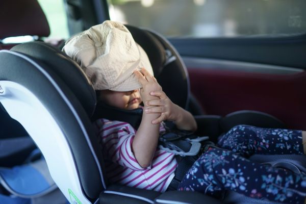 DIY : Comment personnaliser le siège auto de votre enfant ?